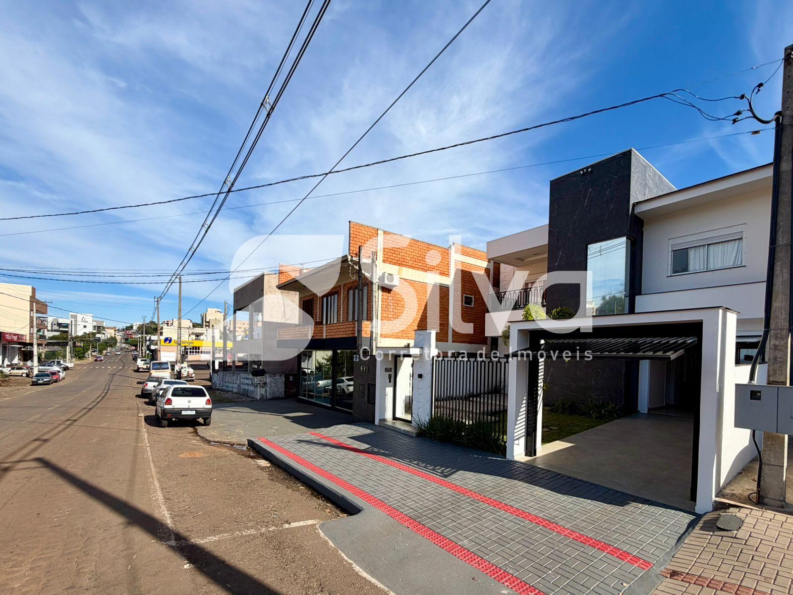 Sobrado à venda localizado no Centro Norte, Dois Vizinhos-PR.