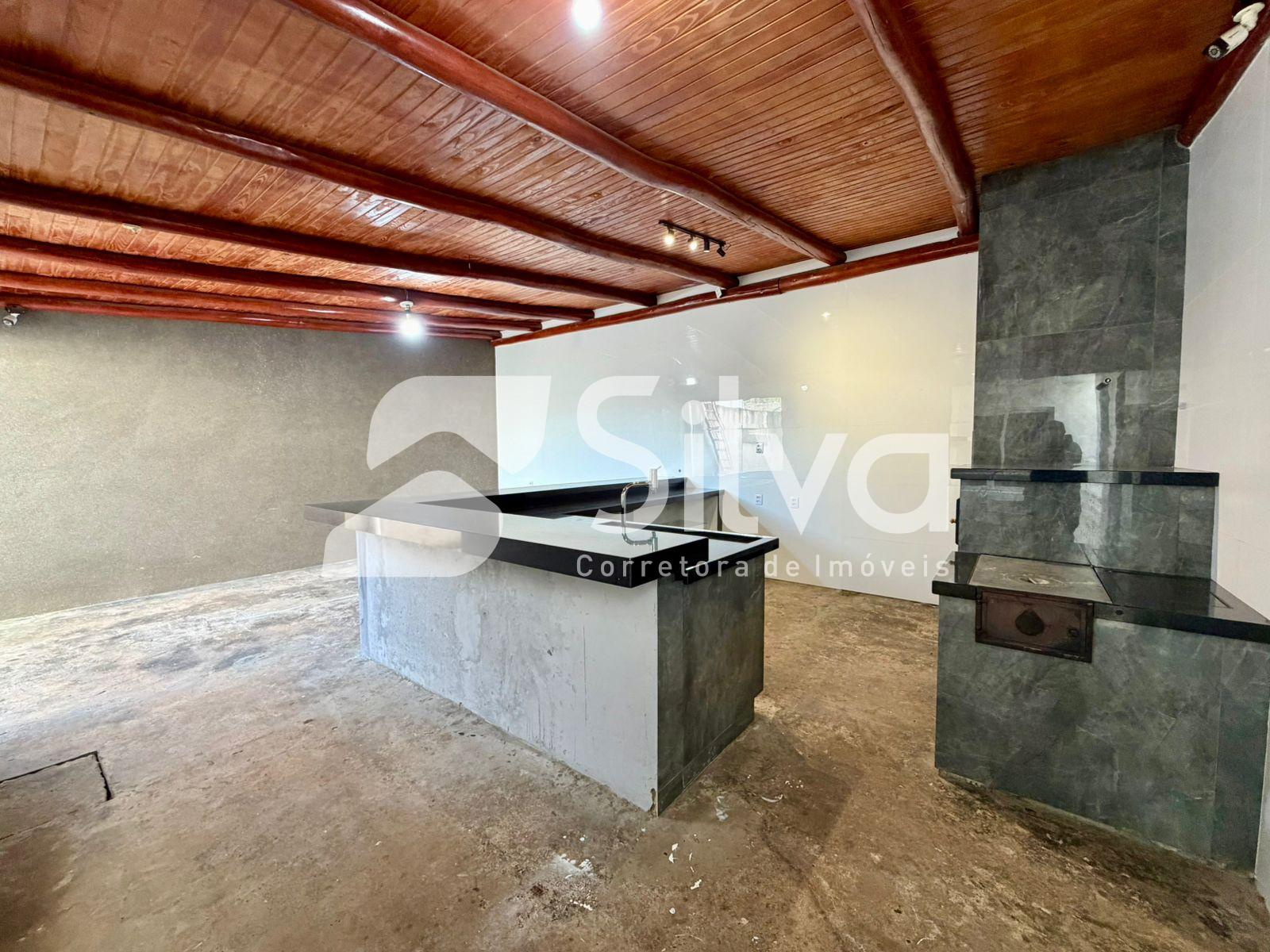 Casa para locação com 02 dormitórios - Bairro Santa Luzia ll
