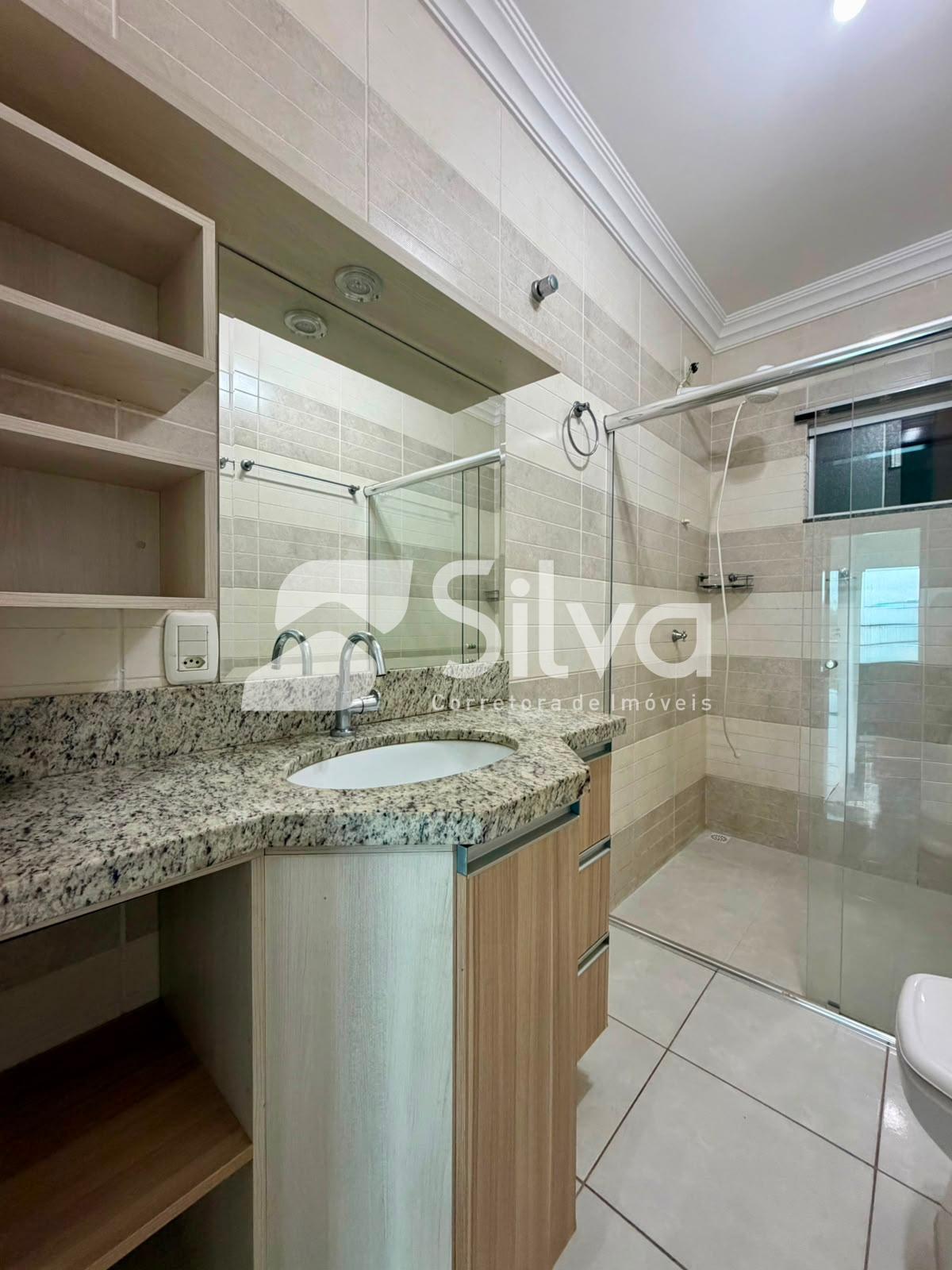 Apartamento para locao com 01 sute e 02 dormitrios - Centro Sul.