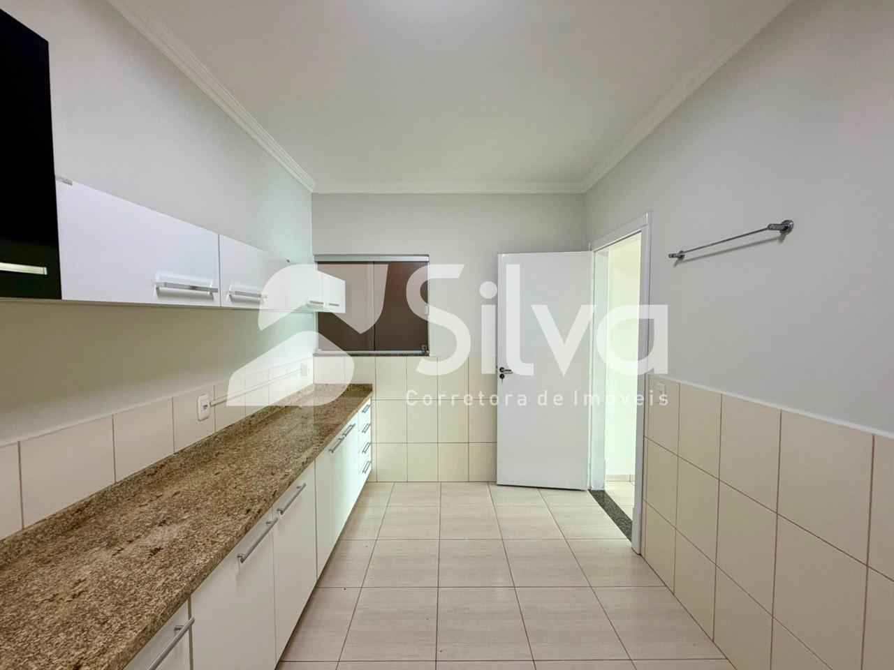 Apartamento para locao com 01 sute e 02 dormitrios - Centro Sul.