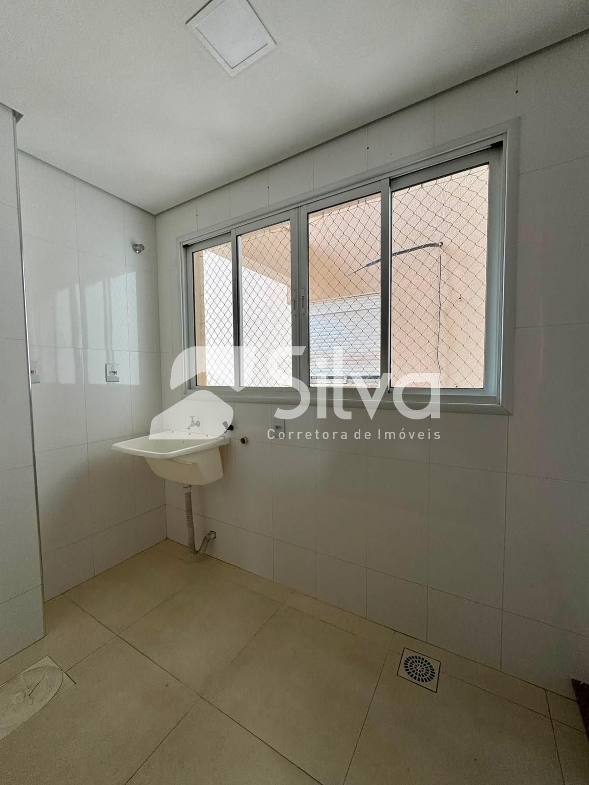Apartamento para locao com 01 sute e 02 dormitrios - Centro Sul.