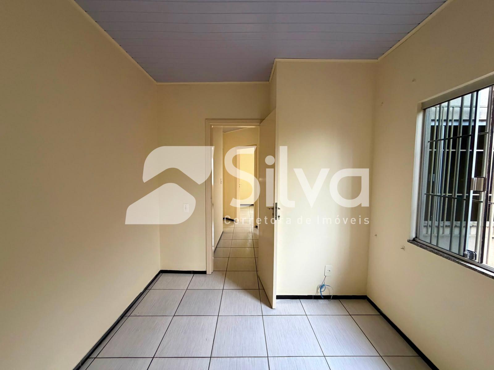 Casa para locao com 03 dormitrios - Bairro Margarida Galvan.