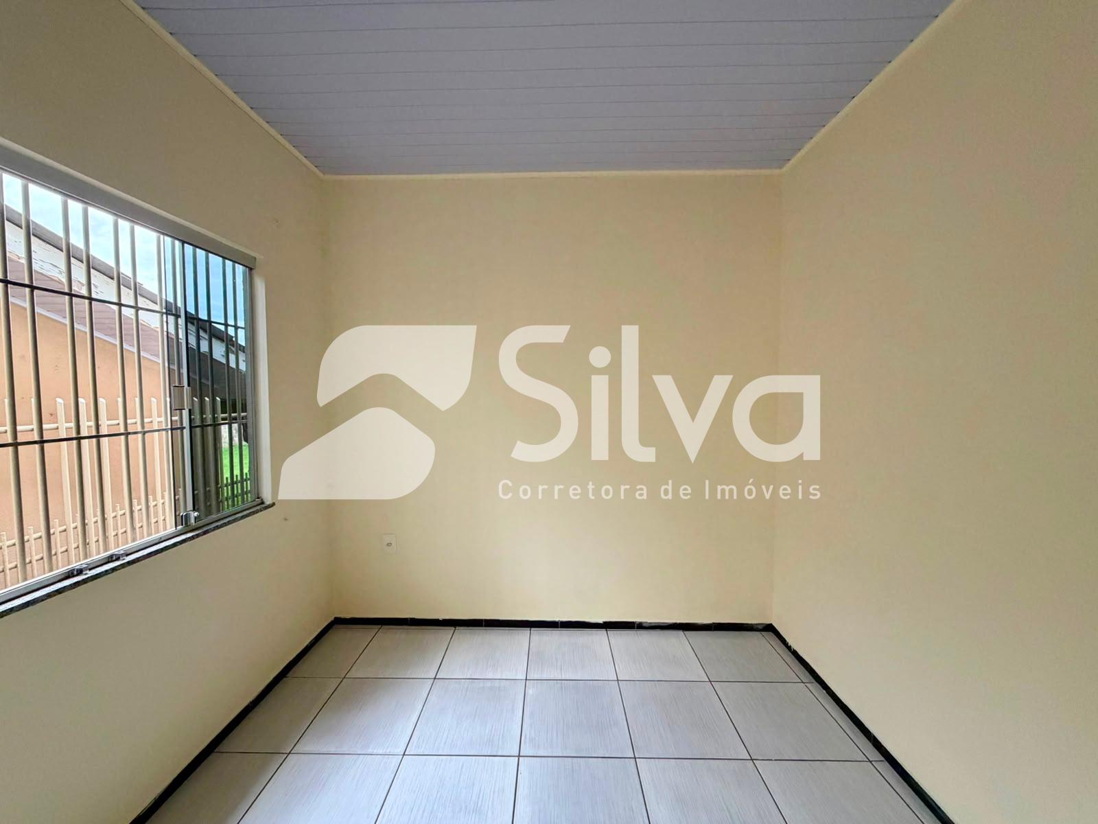 Casa para locao com 03 dormitrios - Bairro Margarida Galvan.