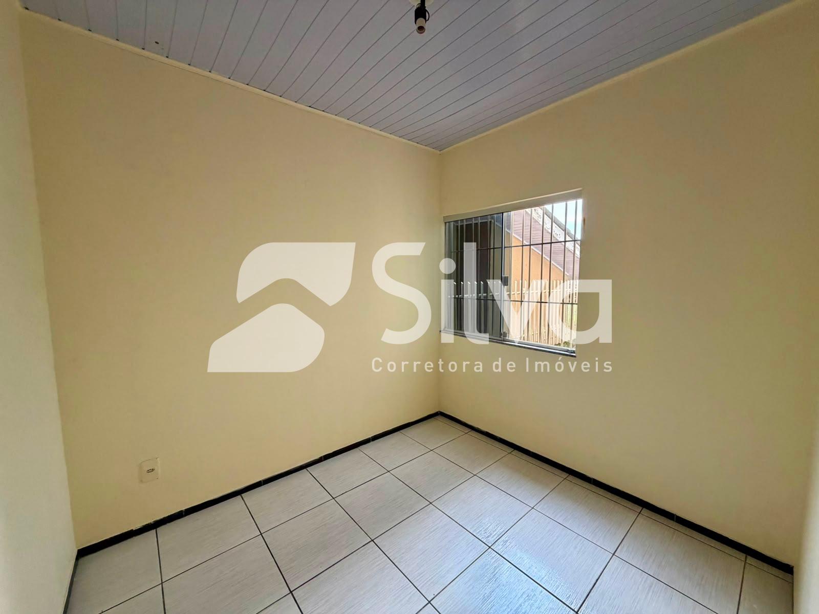 Casa para locao com 03 dormitrios - Bairro Margarida Galvan.