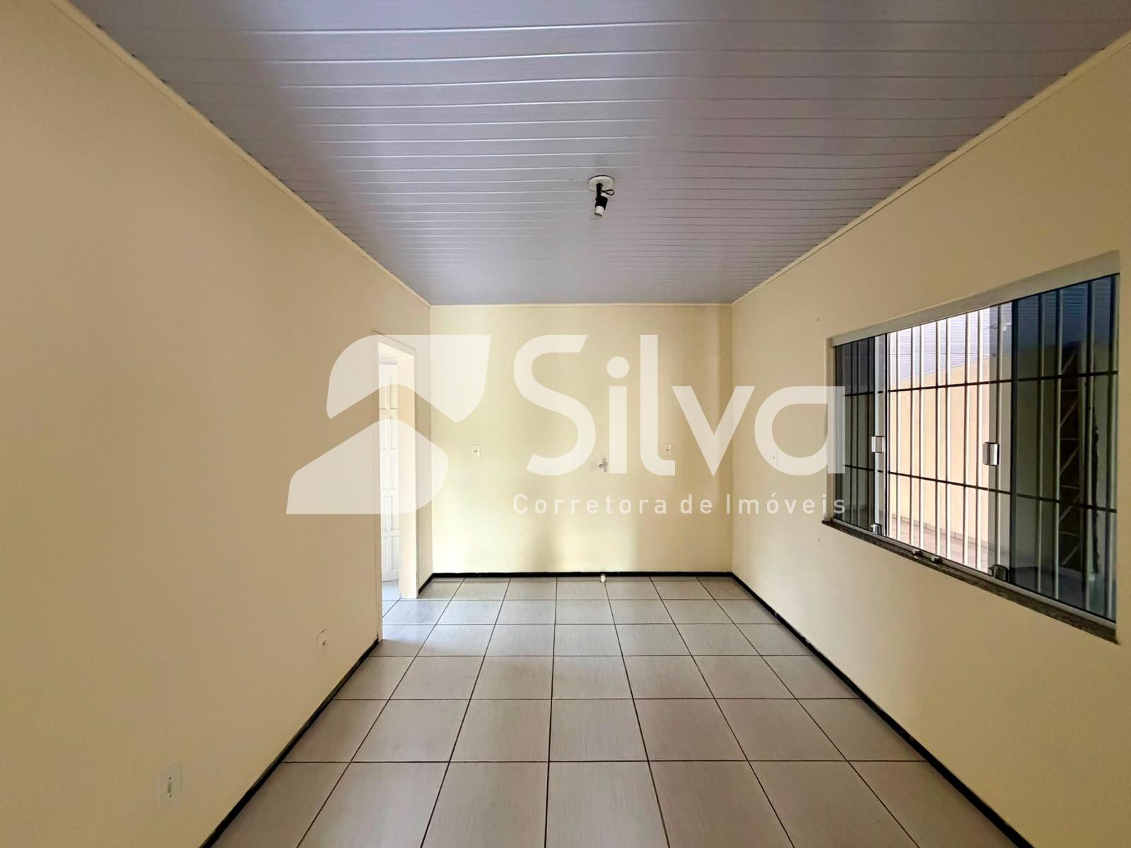 Casa para locao com 03 dormitrios - Bairro Margarida Galvan.