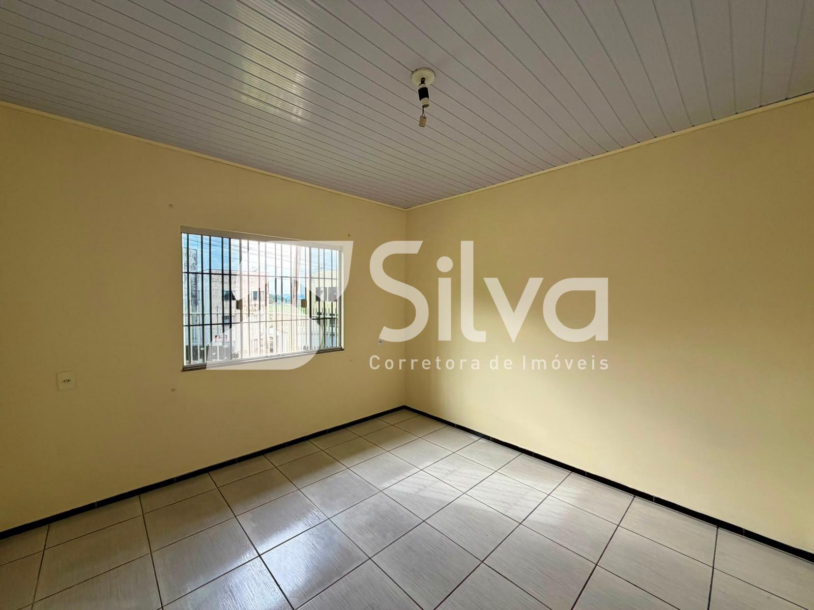 Casa para locao com 03 dormitrios - Bairro Margarida Galvan.