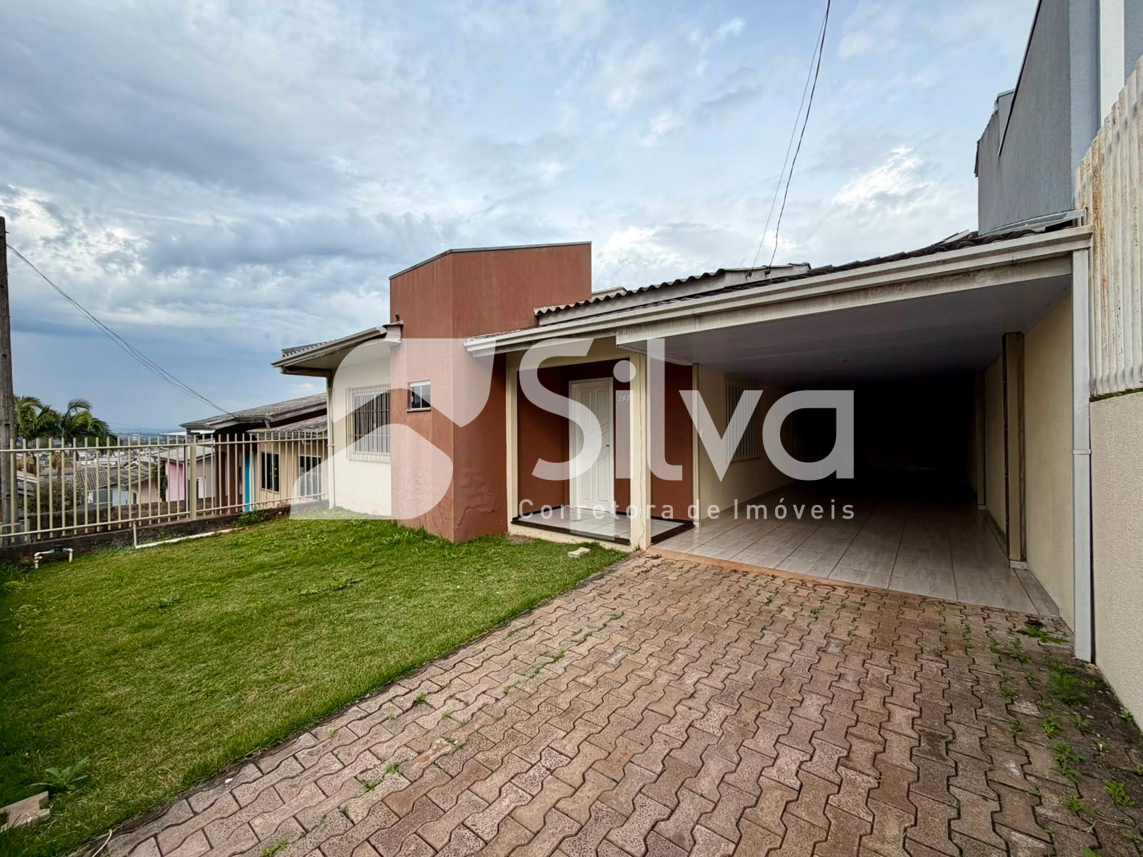 Casa para locação com 03 dormitórios - Bairro Margarida Galvan.