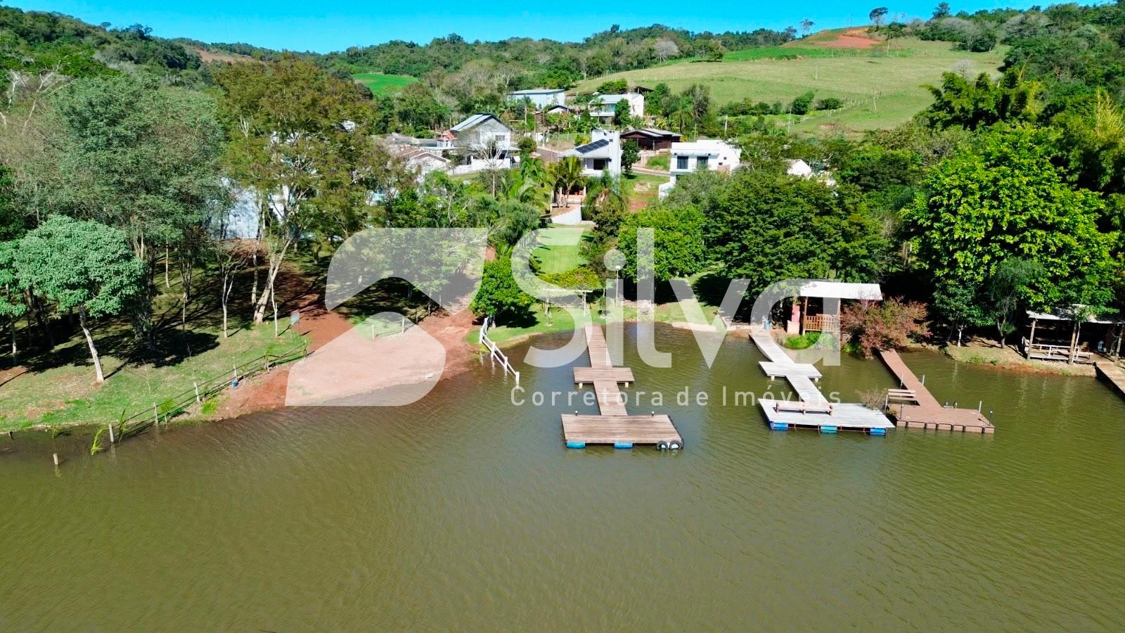 Casa a venda localizada no Alagado de Cruzeiro do Iguau-PR.