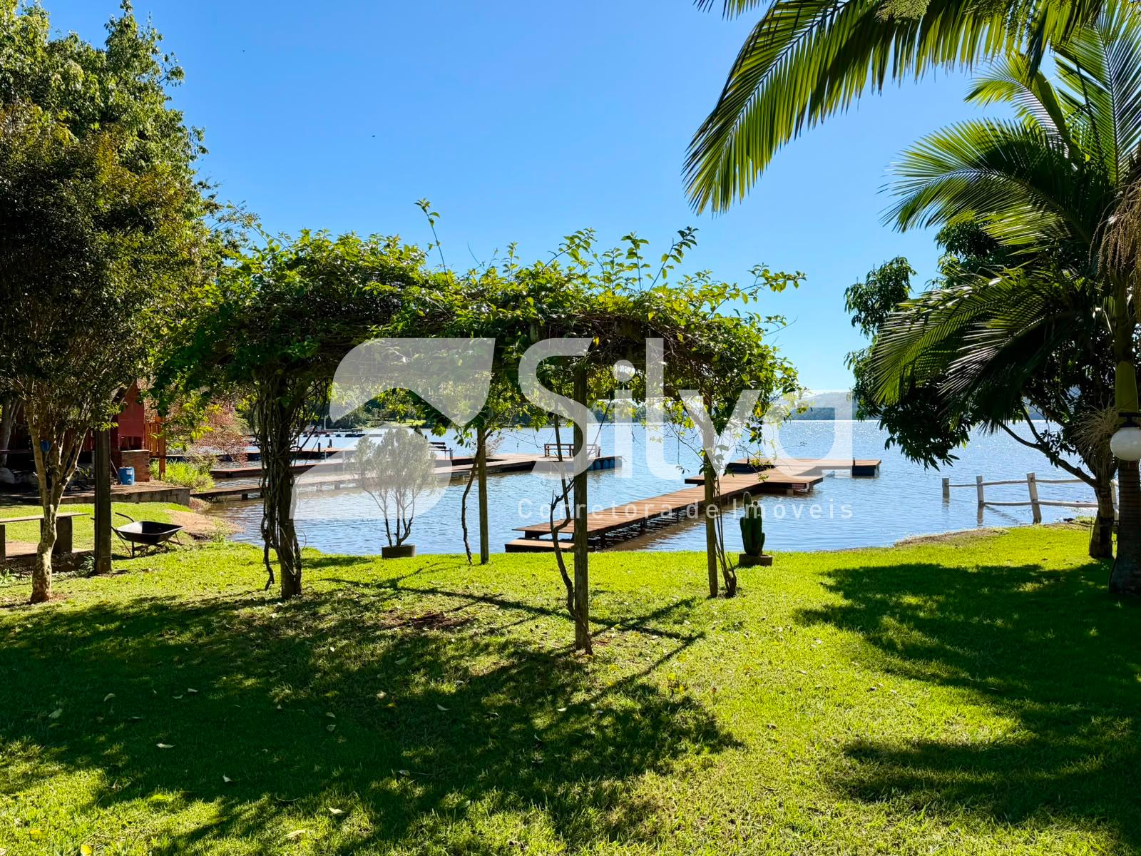Casa a venda localizada no Alagado de Cruzeiro do Iguau-PR.
