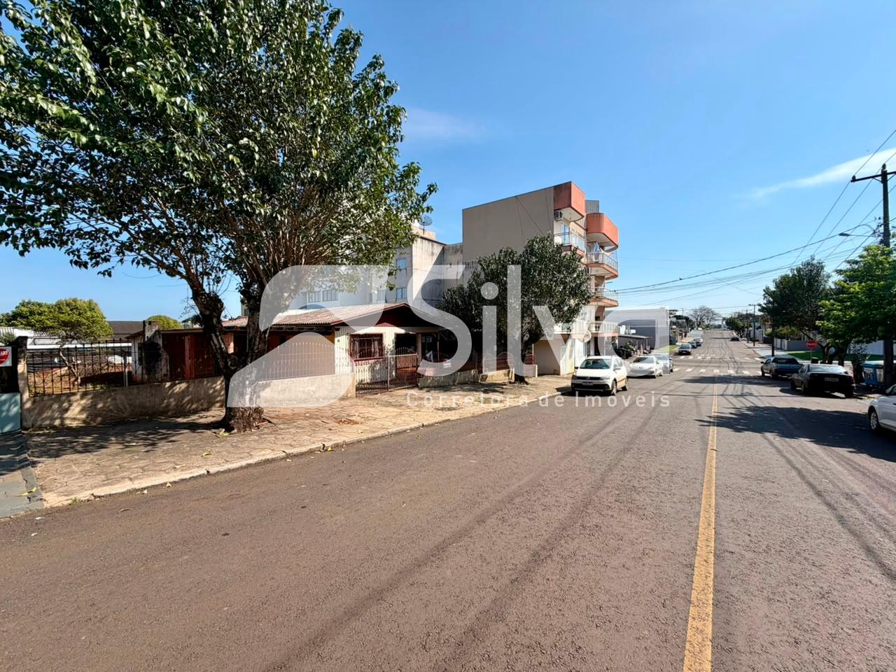Casa a venda localizada no Bairro So Francisco de Assis, Dois Vizinhos-PR.