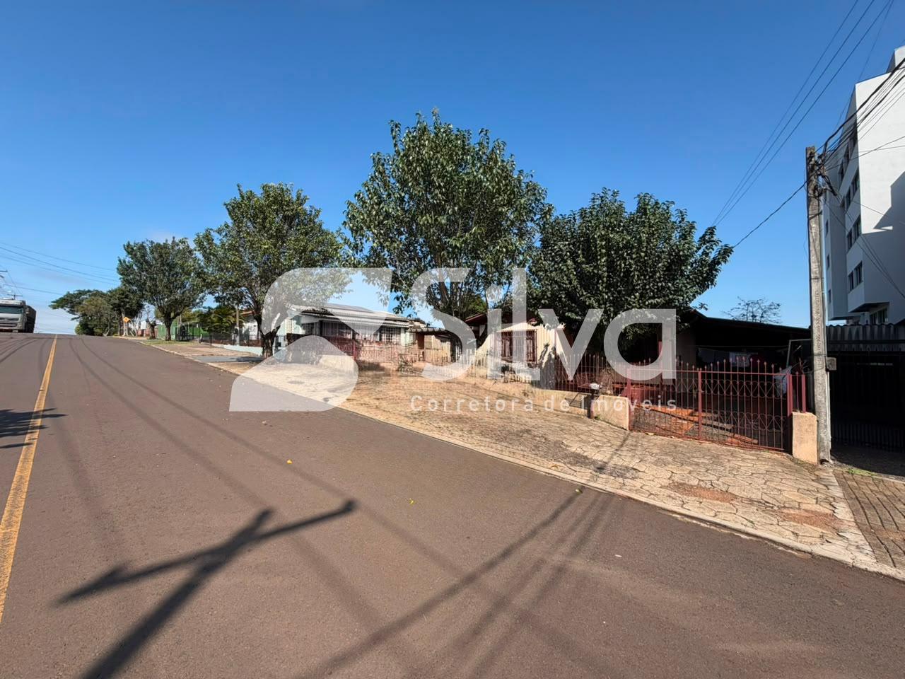 Casa a venda localizada no Bairro So Francisco de Assis, Dois Vizinhos-PR.