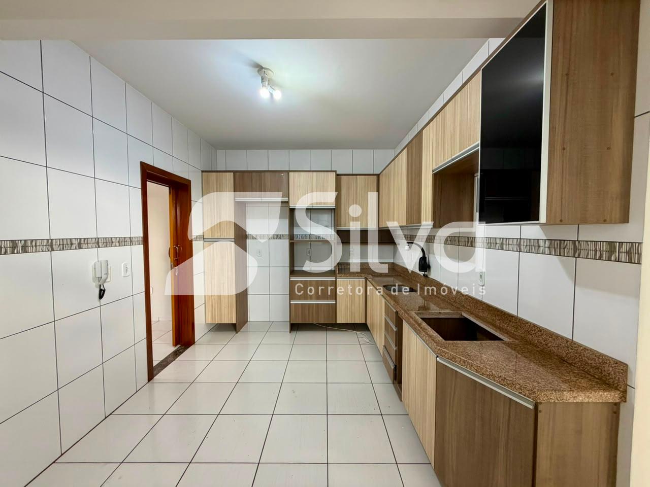 Sobrado a venda, localizado no Bairro Alto da Colina, Dois Vizinhos-PR.