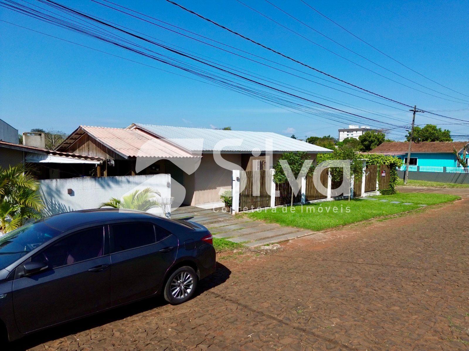 Casa a venda localizada no Bairro da Luz, Dois Vizinhos-PR.