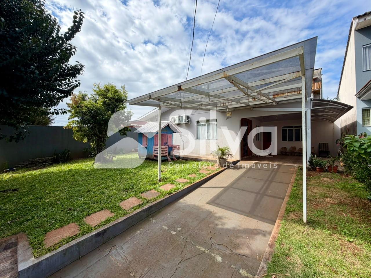 Casa à venda localizada no Bairro das Torres, Dois Vizinhos-PR.