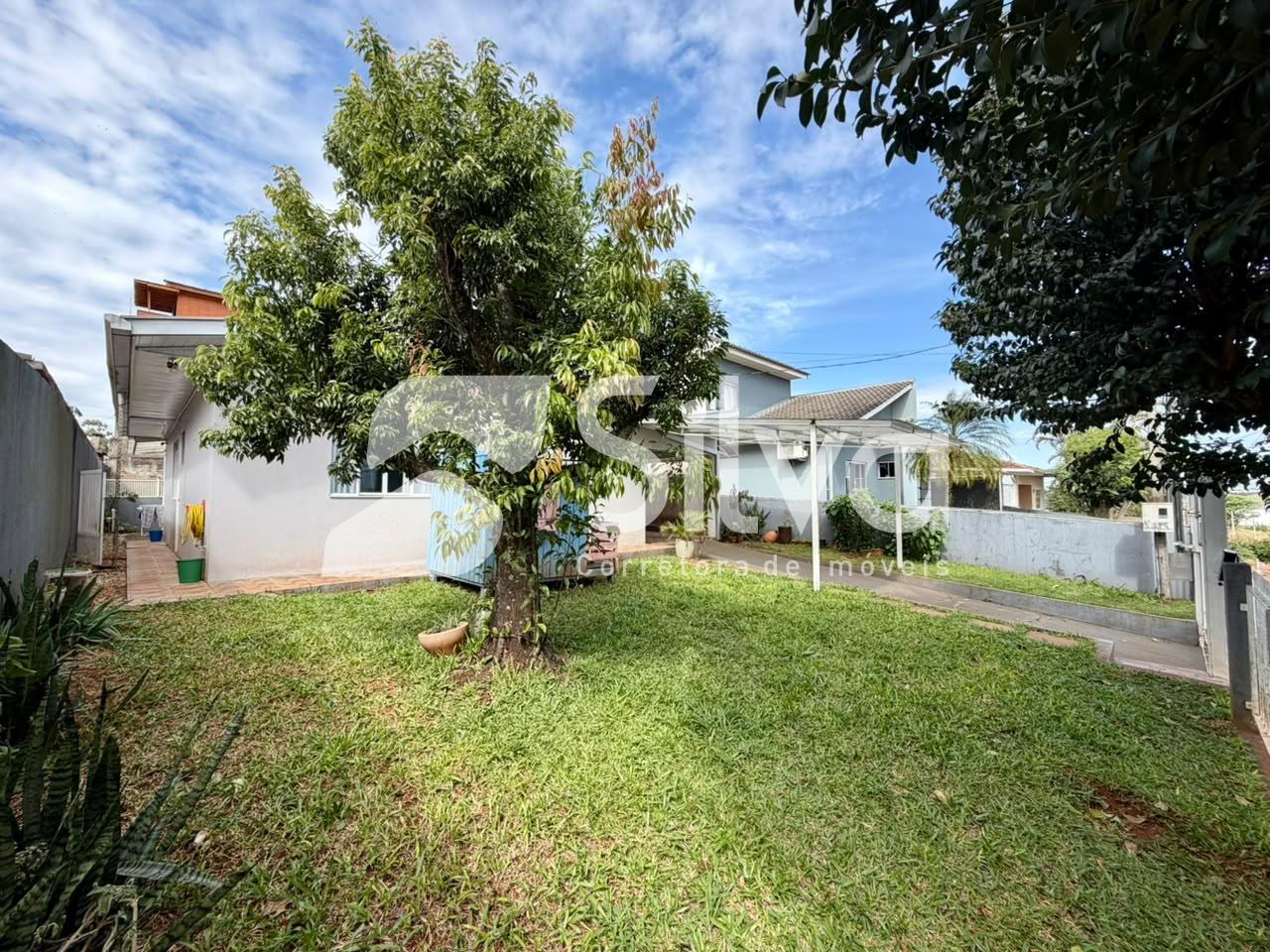Casa à venda localizada no Bairro das Torres, Dois Vizinhos-PR.