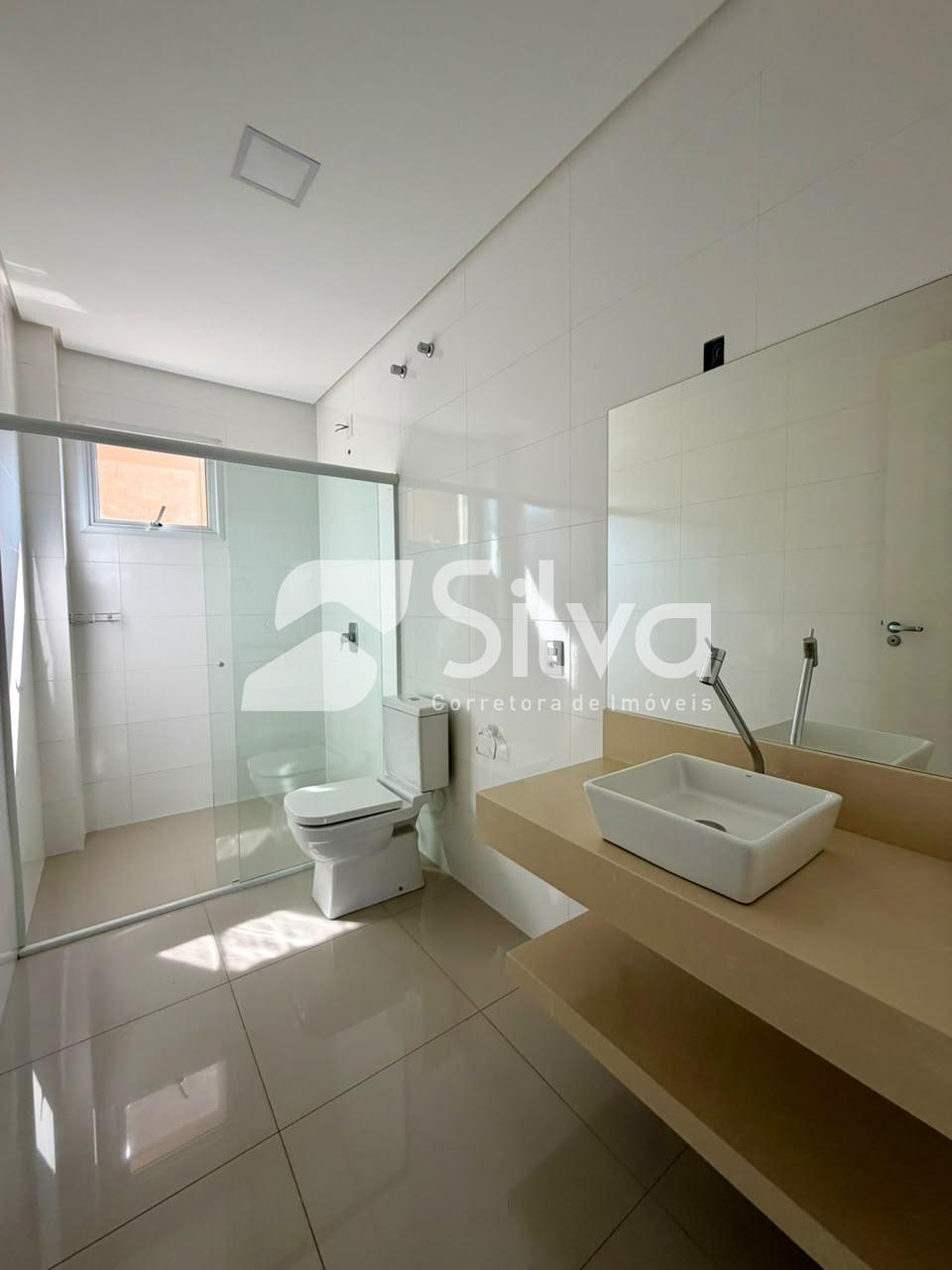 Apartamento para locao com 01 sute e 02 dormitrios - Centro Norte.