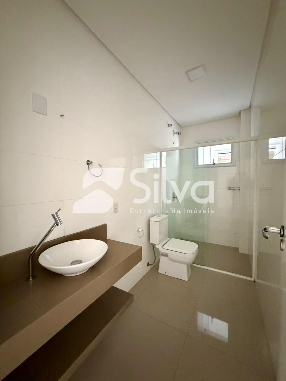 Apartamento para locao com 01 sute e 02 dormitrios - Centro Norte.