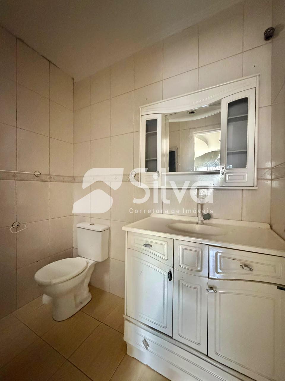 Casa de condomínio para locação com 01 suíte e 02 dormitórios - Centro Sul.