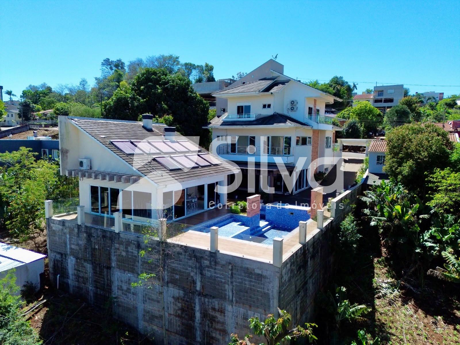 Triplex a venda localizado no Bairro das Torres, Dois Vizinhos - PR.