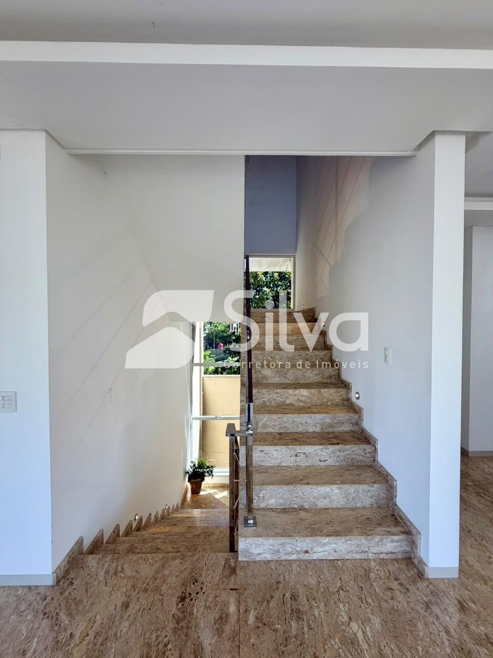 Triplex a venda localizado no Bairro das Torres, Dois Vizinhos - PR.