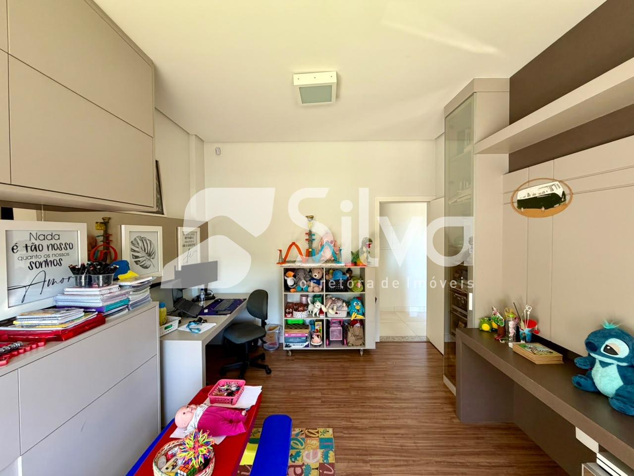 Sobrado venda localizado no Bairro So Francisco de Assis, Dois Vizinhos-PR.