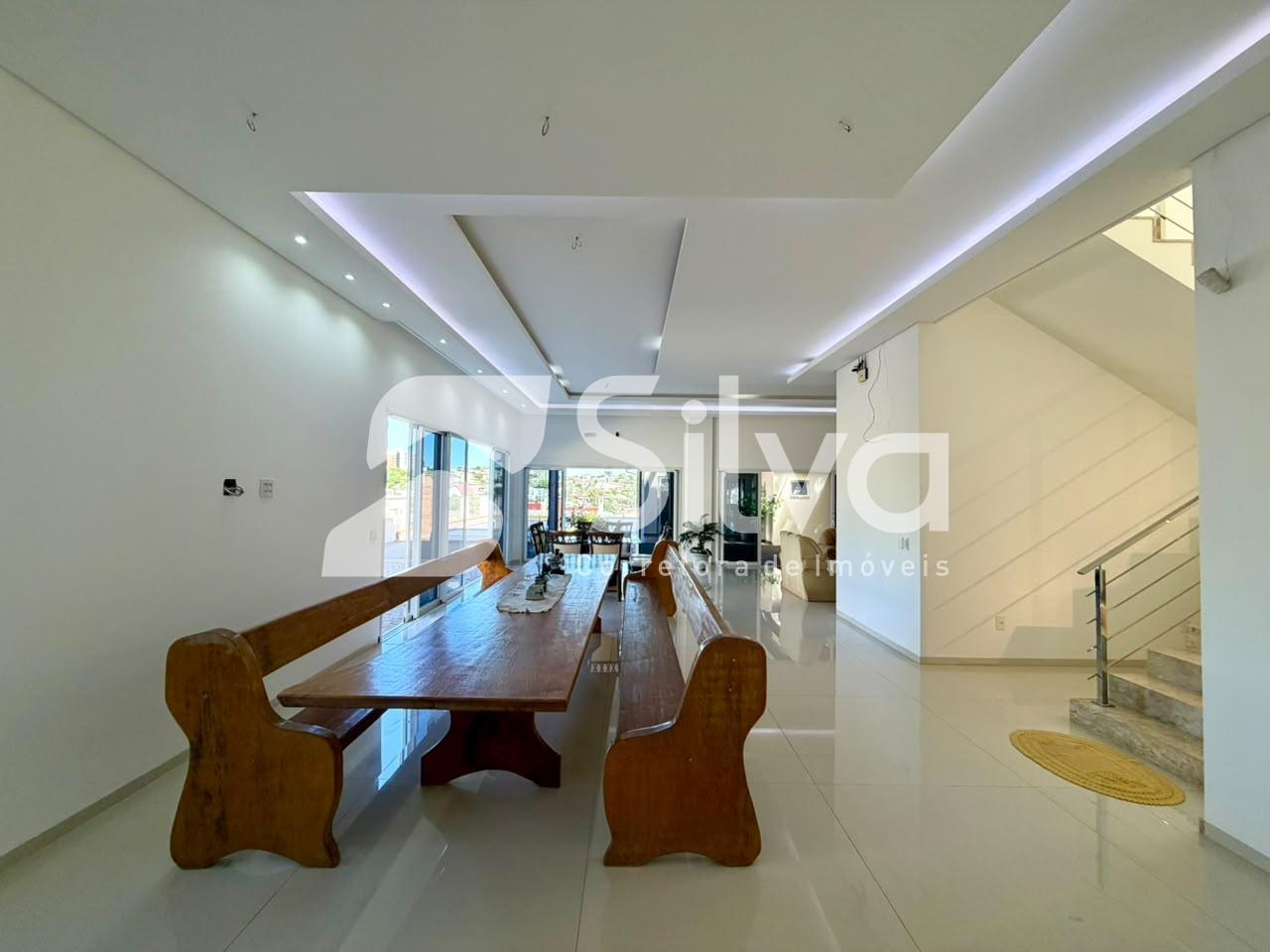 Triplex a venda localizado no Bairro das Torres, Dois Vizinhos - PR.
