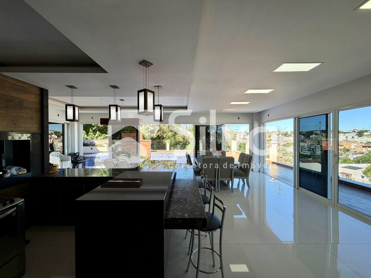 Triplex a venda localizado no Bairro das Torres, Dois Vizinhos - PR.