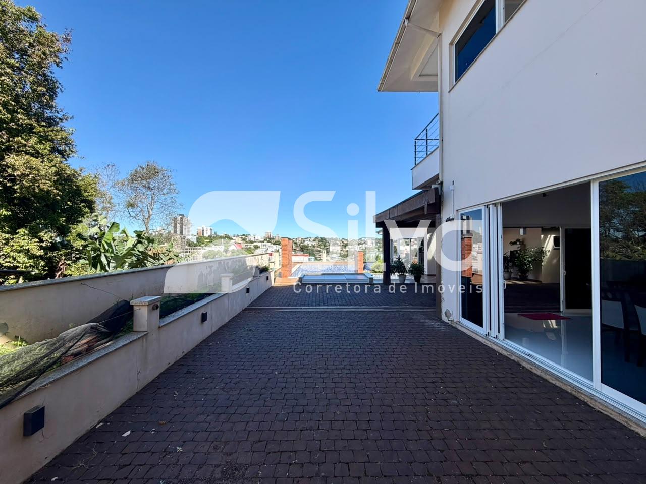 Triplex a venda localizado no Bairro das Torres, Dois Vizinhos - PR.
