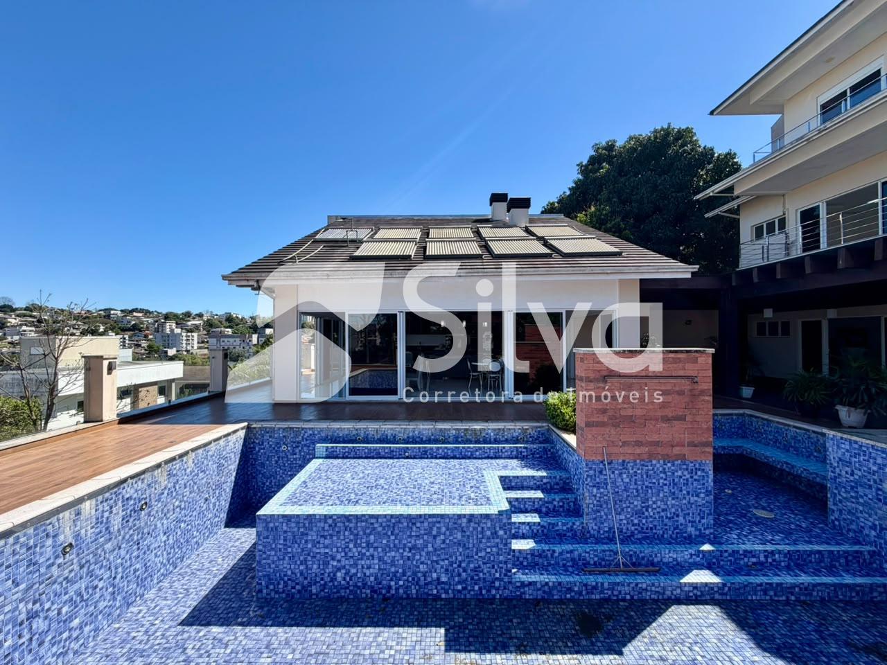 Triplex a venda localizado no Bairro das Torres, Dois Vizinhos - PR.