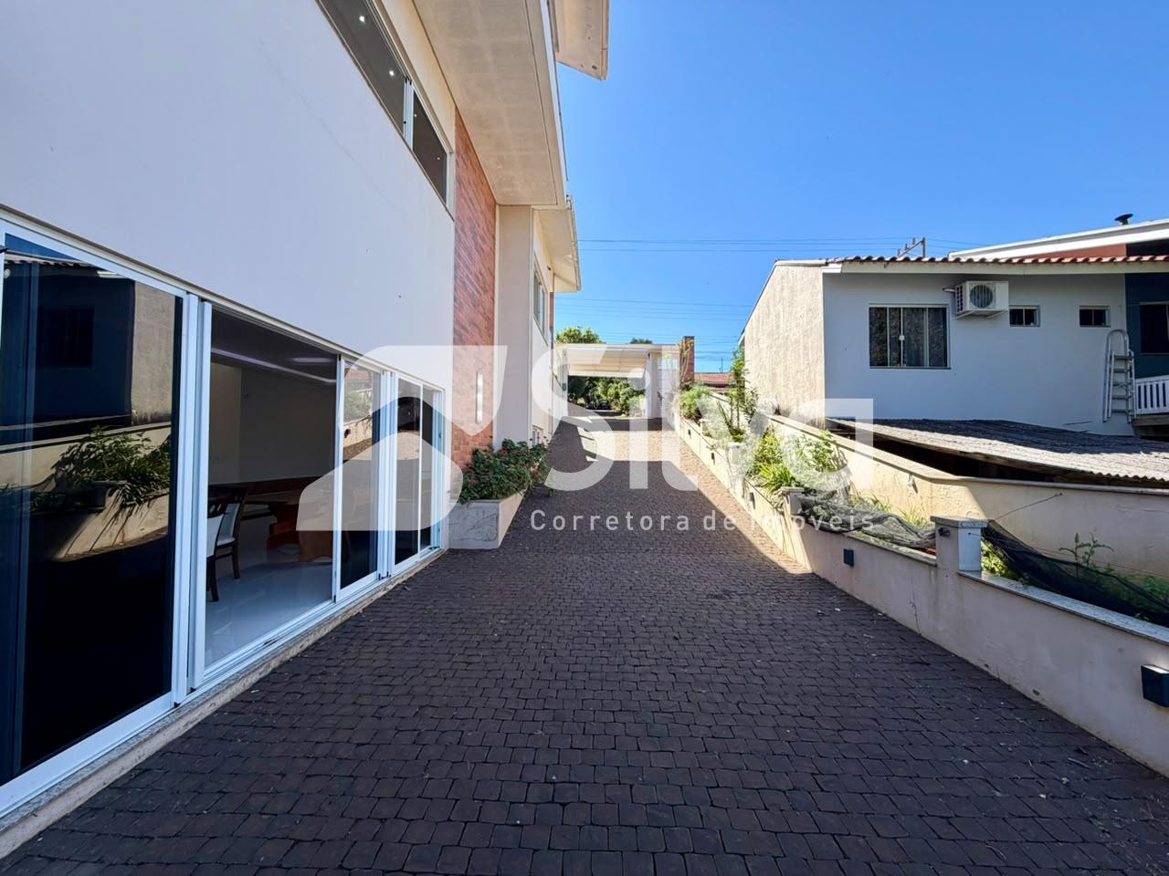 Triplex a venda localizado no Bairro das Torres, Dois Vizinhos - PR.