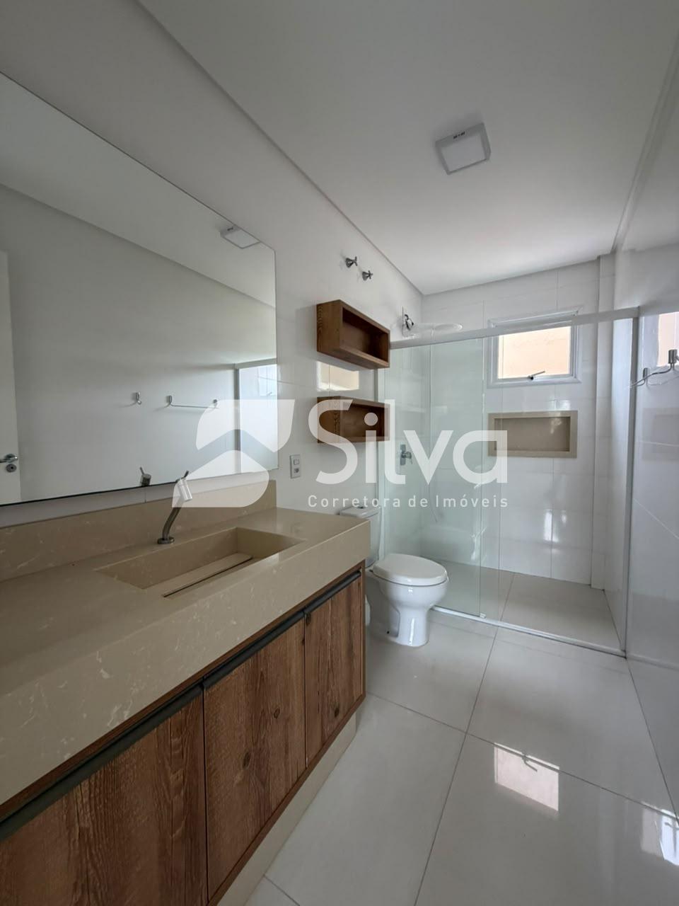 Apartamento para locação com 01 suíte e 02 dormitórios - Centro Norte.