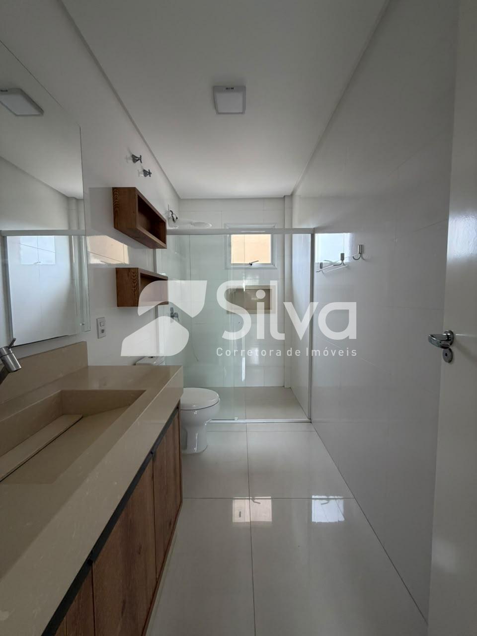 Apartamento para locação com 01 suíte e 02 dormitórios - Centro Norte.