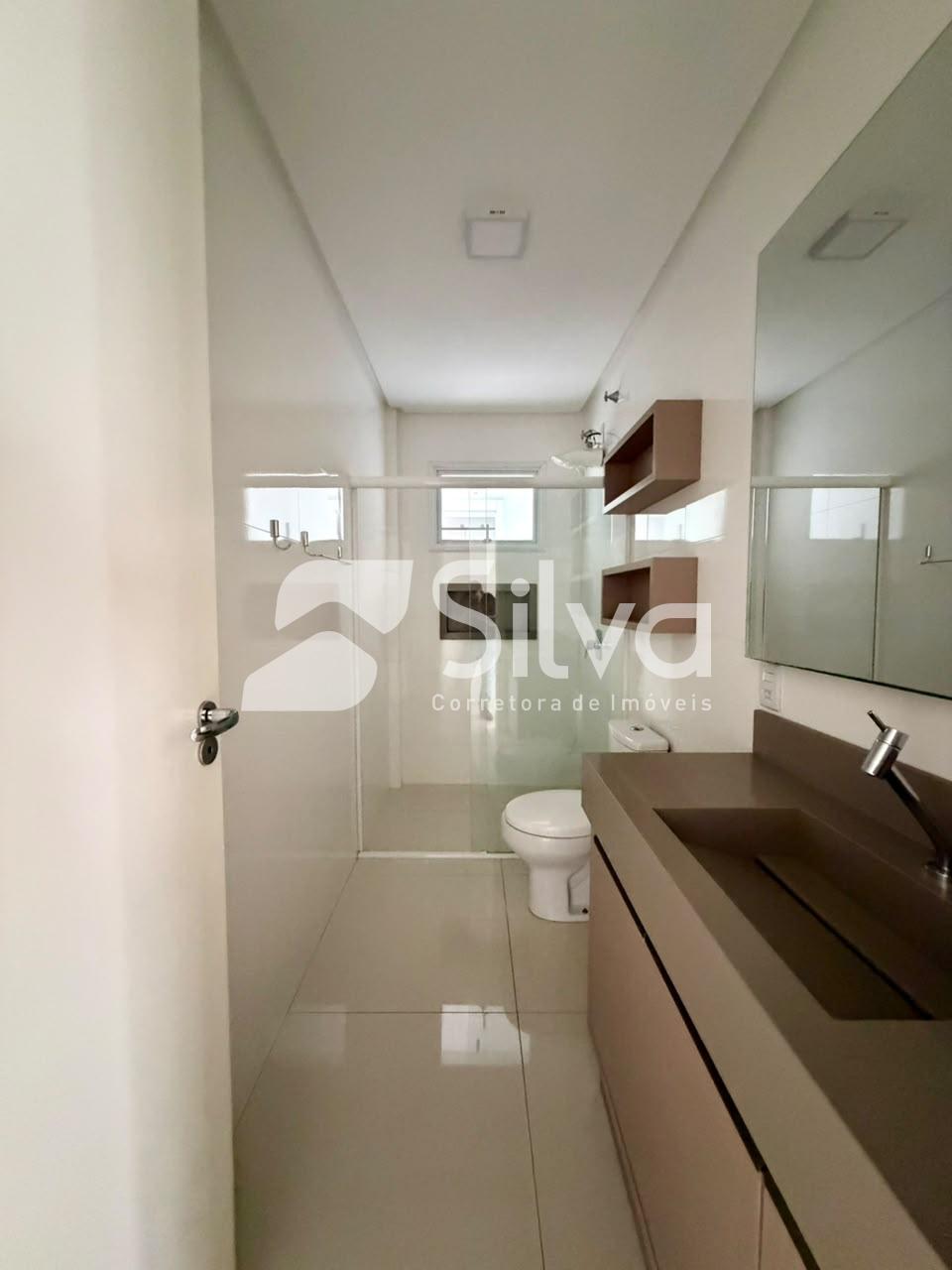 Apartamento para locação com 01 suíte e 02 dormitórios - Centro Norte.