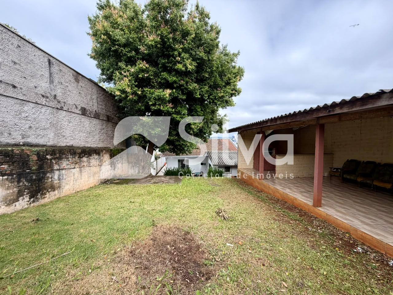 Casa à venda localizada no Bairro das Torres, Dois Vizinhos-PR.