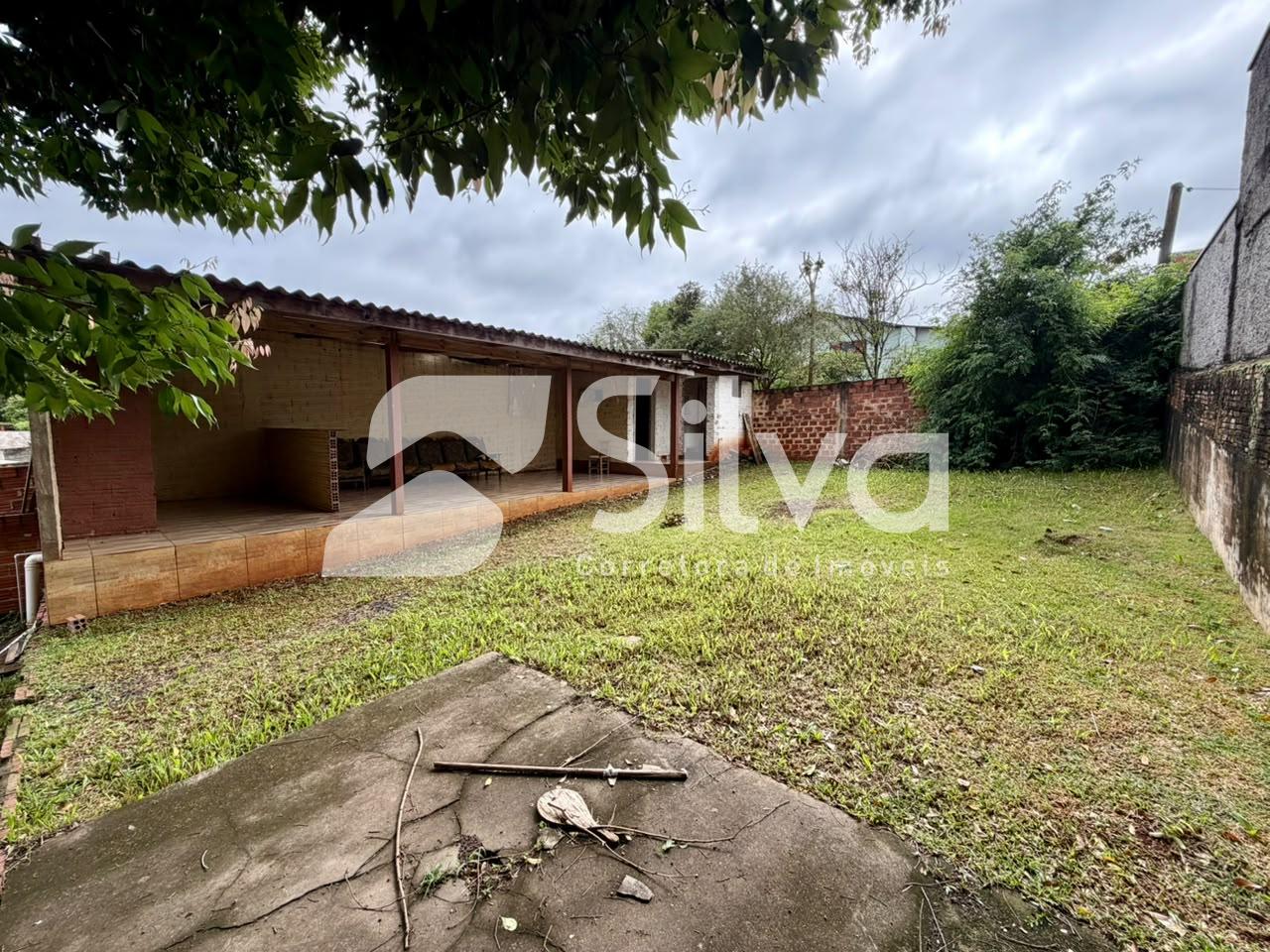 Casa à venda localizada no Bairro das Torres, Dois Vizinhos-PR.