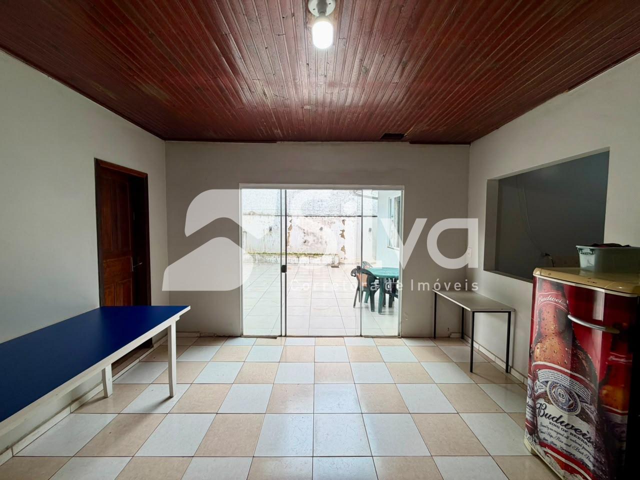 Casa à venda localizada no Bairro das Torres, Dois Vizinhos-PR.