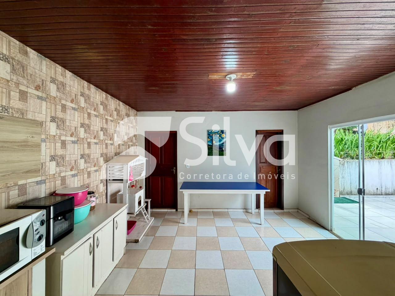 Casa à venda localizada no Bairro das Torres, Dois Vizinhos-PR.