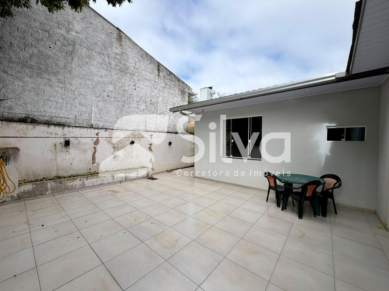 Casa à venda localizada no Bairro das Torres, Dois Vizinhos-PR.