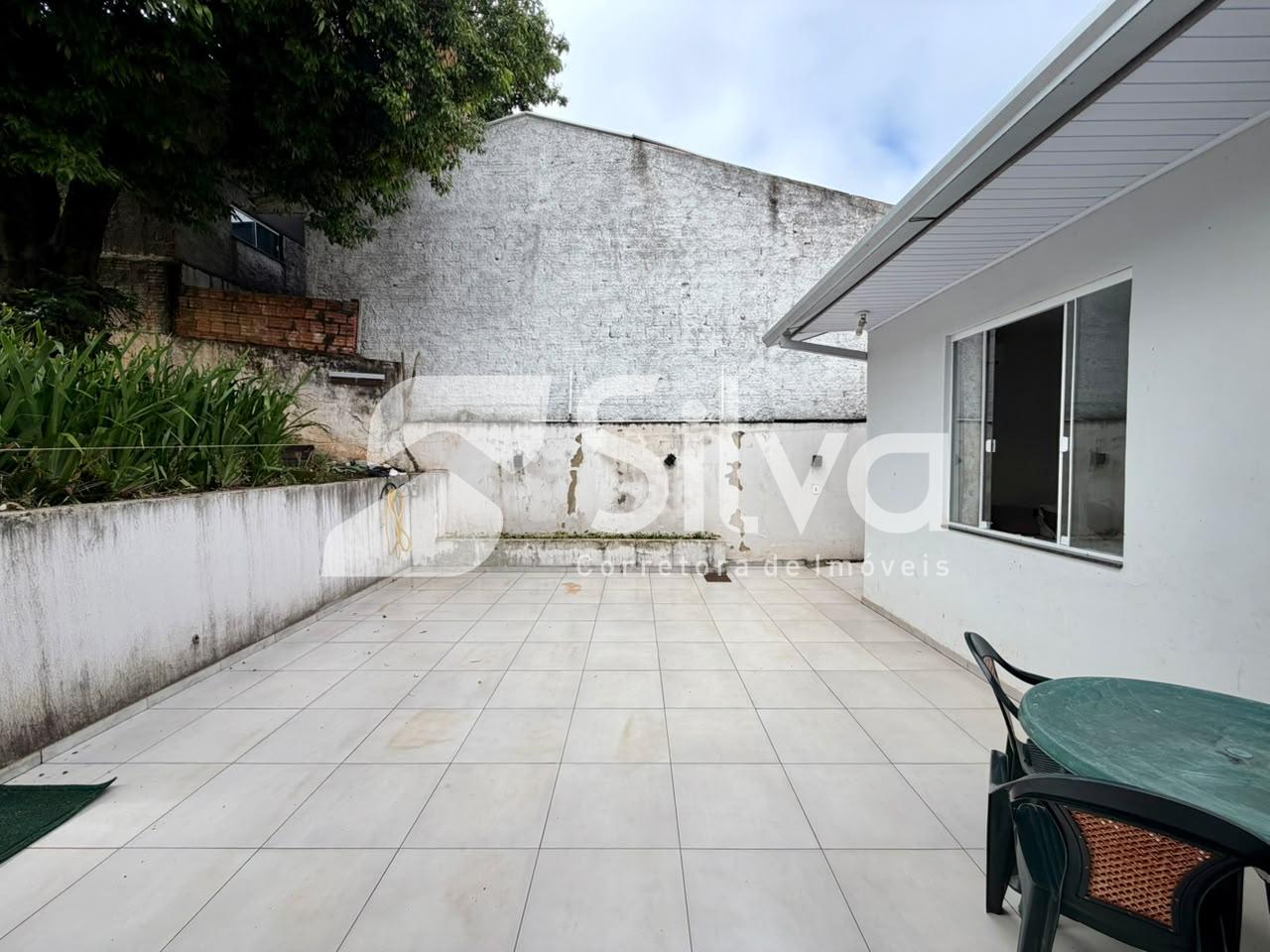 Casa à venda localizada no Bairro das Torres, Dois Vizinhos-PR.