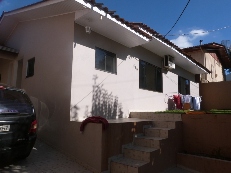 Casa a venda localizada no Centro Sul, Dois Vizinhos-PR.