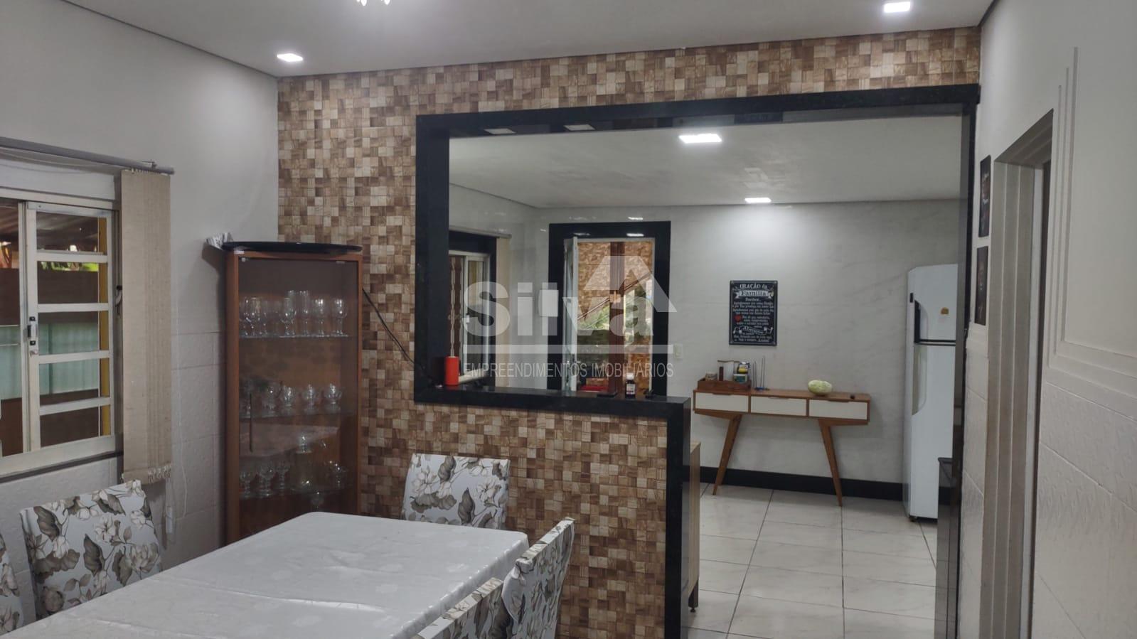 Casa Espaçosa com 3 Quartos e Varanda à Venda em Caeté, Confor...