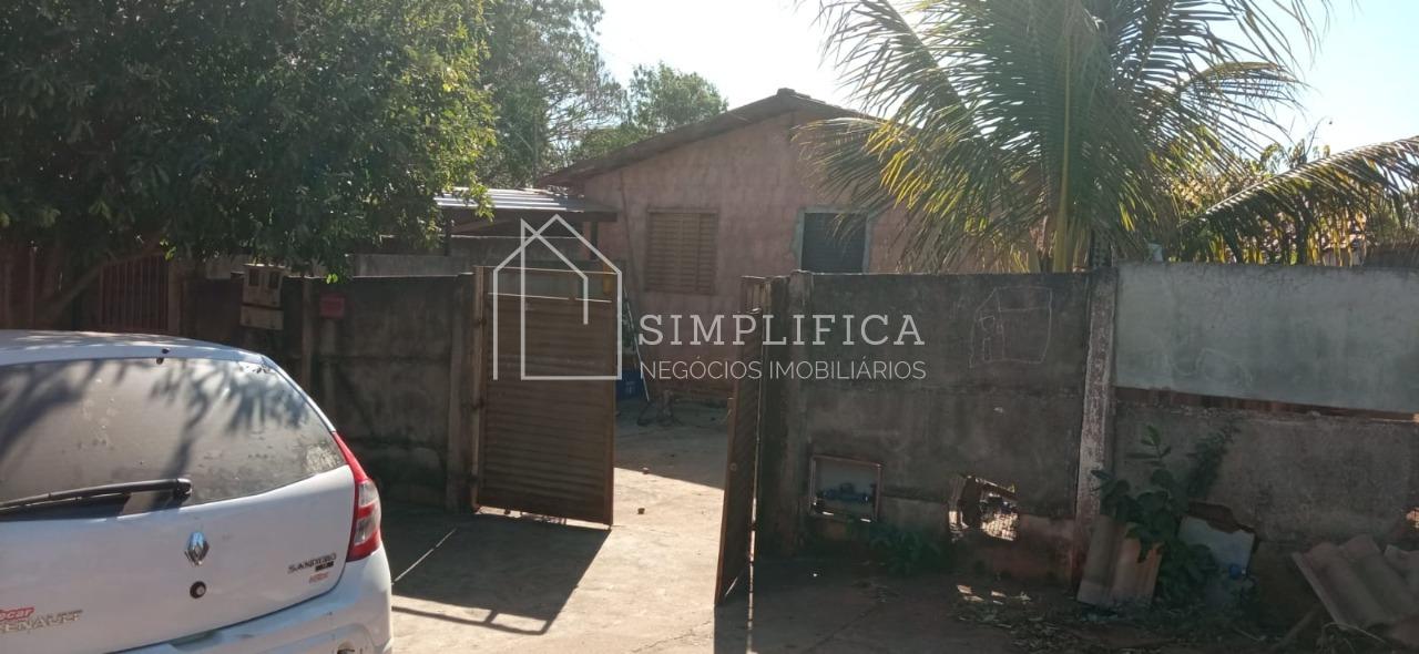 CASA COM BARRAC?O NOS FUNDOS EM PONTALINA GO