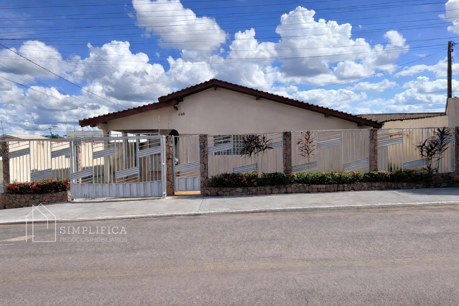 Casa ? venda em PONTALINA - GO, Centro,  CEP 75620-000.