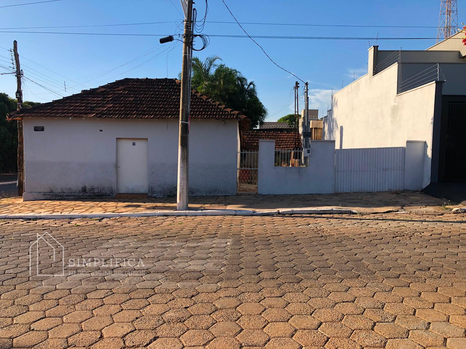 Casa Comercial à Venda em Edeia  Imóvel Comercial com Escritór...