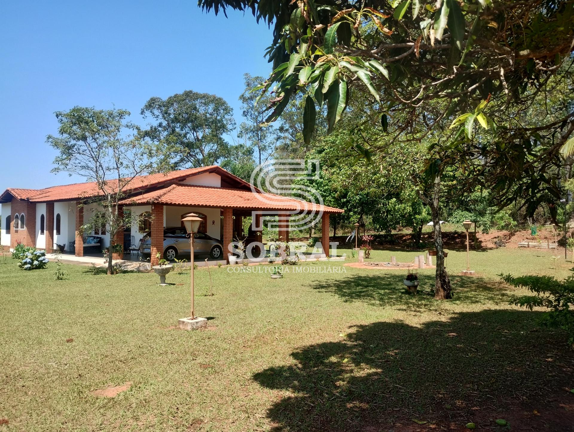 Casa com 3 su?tes ? venda, terreno de 1636 m  AGUAS DE SANTA B...