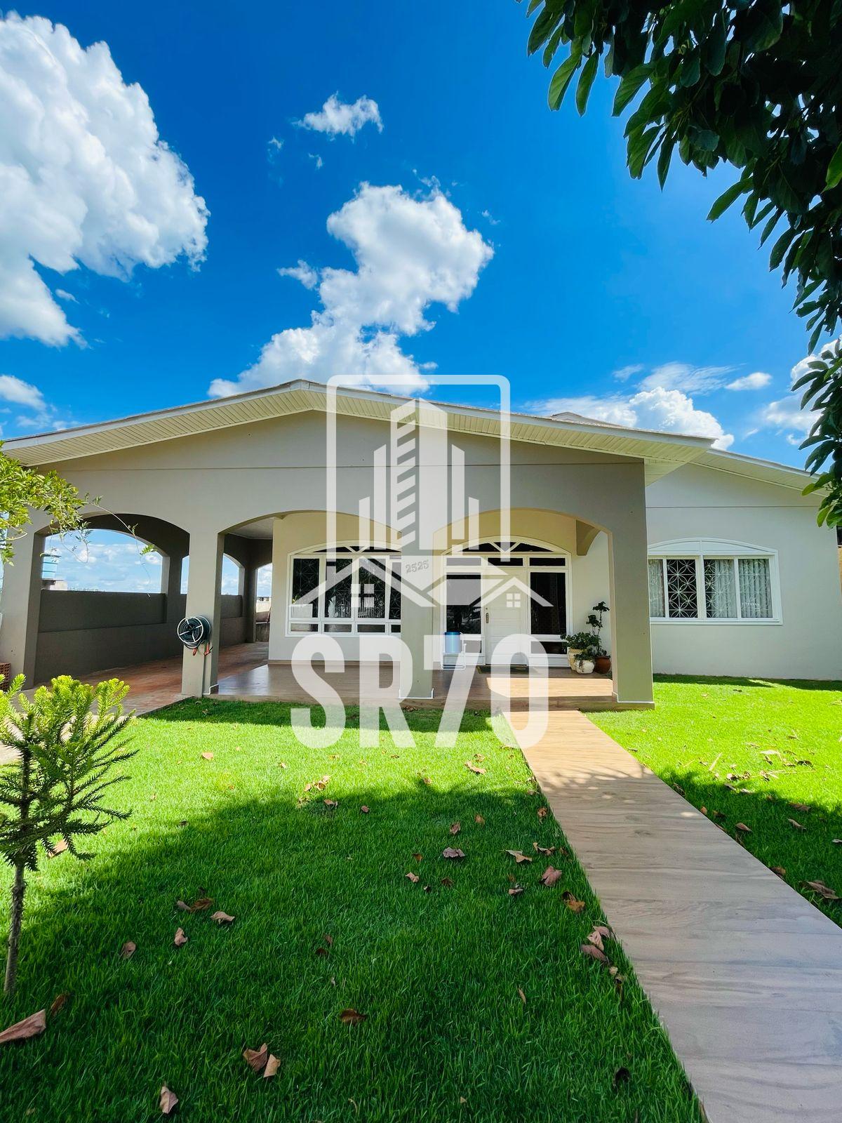 Casa com 4 dormitrios  venda, CENTRO, QUEDAS DO IGUACU - PR