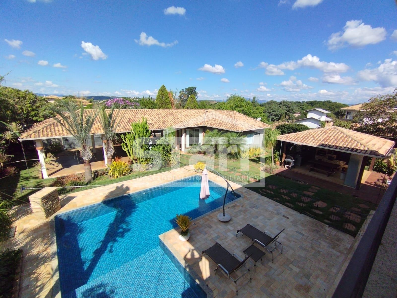 Linda Casa à venda por R  2.600.000,00 - Condomínio Estância Real, Lagoa Santa