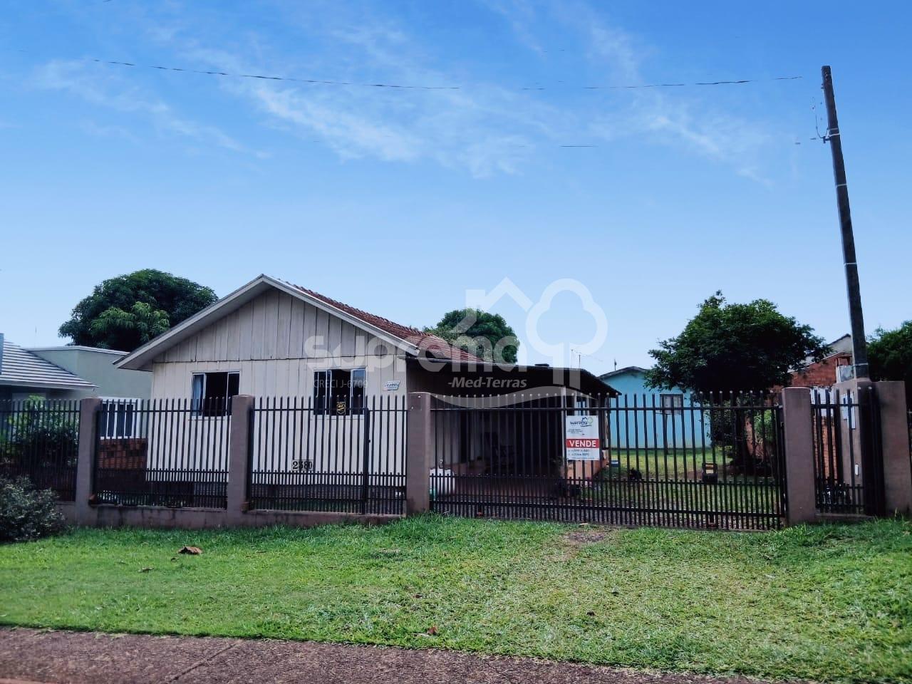 Terreno de 500m  no bairro Cond?, com duas casas. ?tima locali...