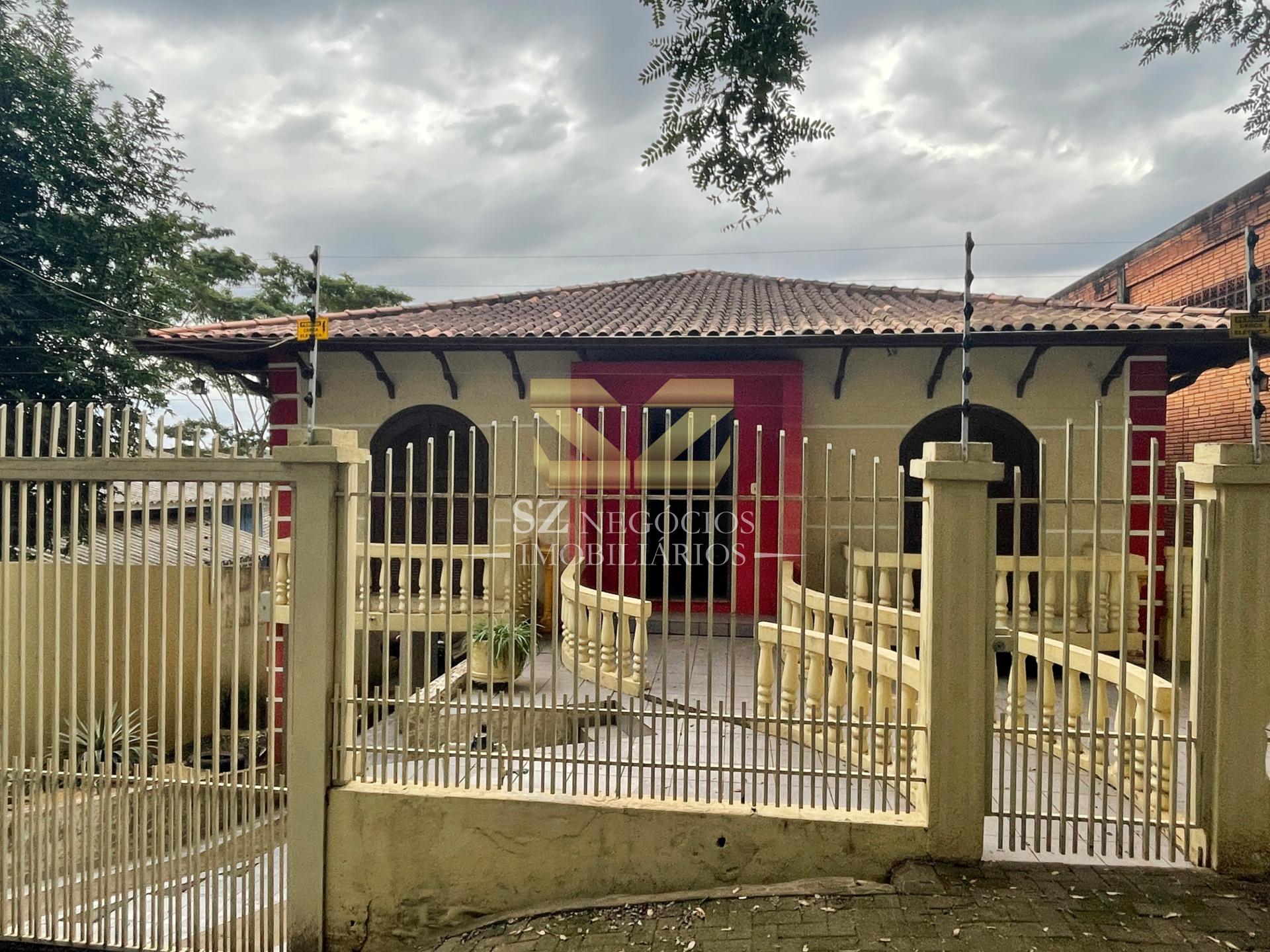 CASA COM 4 DORMITÓRIOS SENDO 1 SUÍTE À VENDA, CENTRO, FOZ DO IGUAÇU - PR