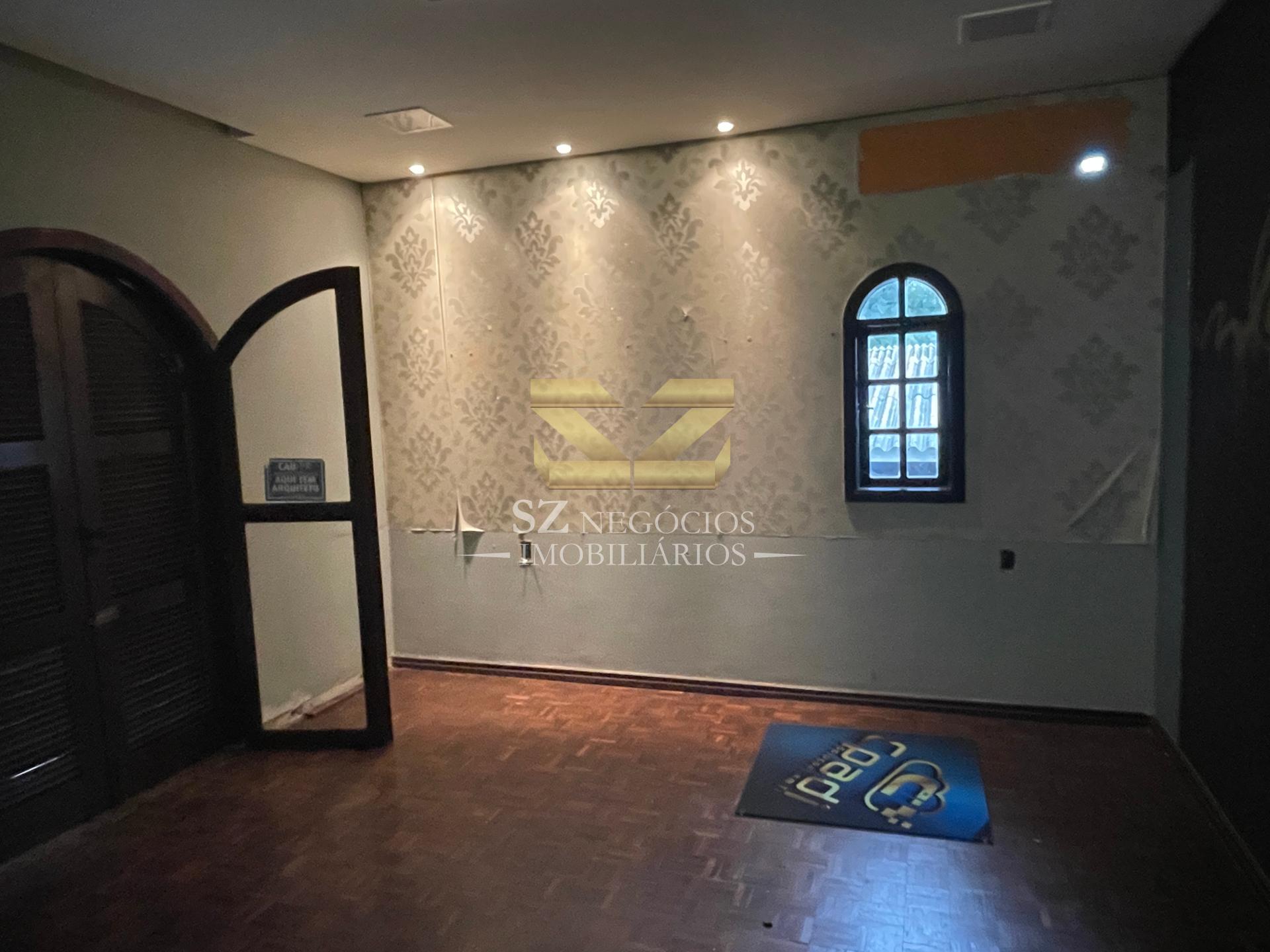 CASA COM 4 DORMITÓRIOS SENDO 1 SUÍTE À VENDA, CENTRO, FOZ DO IGUAÇU - PR